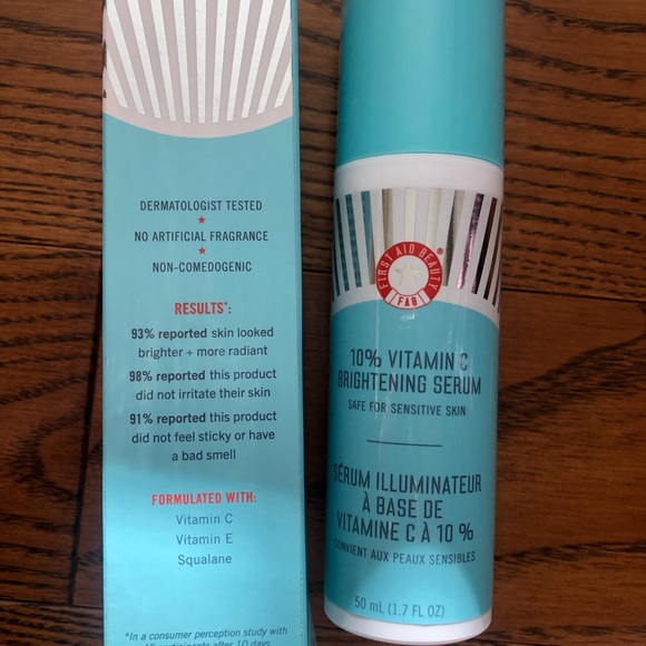 First Aid Beauty 10% Vitamin C Brightening Serum 50ml Sensitive Skin Safe - Picture 3 of 6